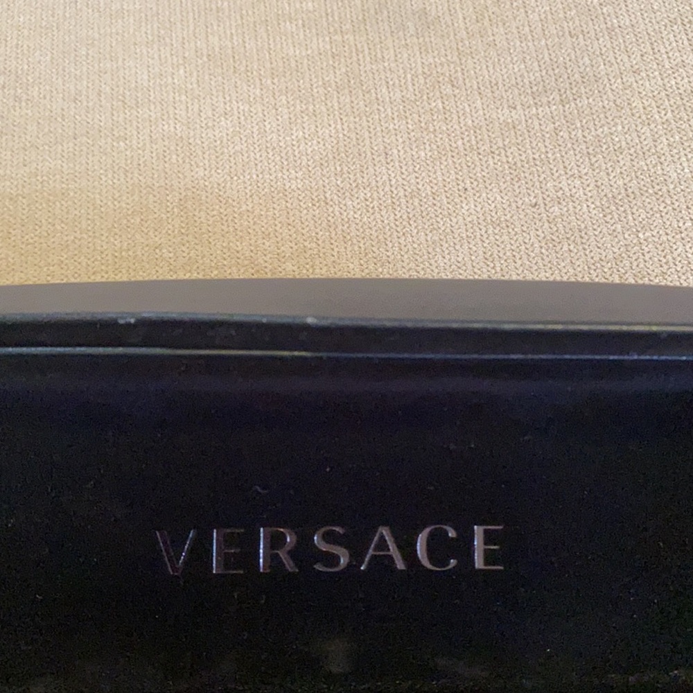 Versace cases - Picture 4 of 7
